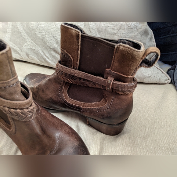 UGG Chelsea booties, sz 7.5 - Picture 4 of 16